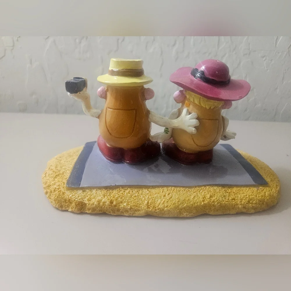 Fun Mr And Mrs Potato Head Fish Tank Figurines with Hats